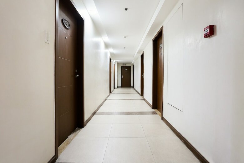 Hotel Oyo 215 Sunshine City Suites