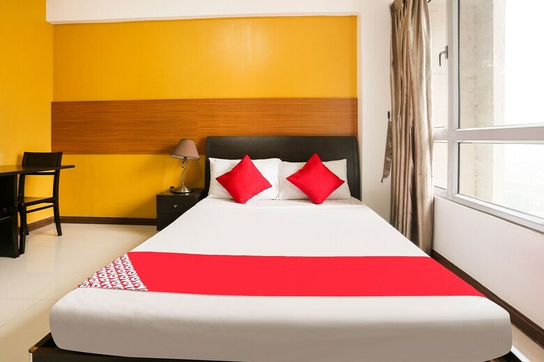 Hotel Oyo 215 Sunshine City Suites