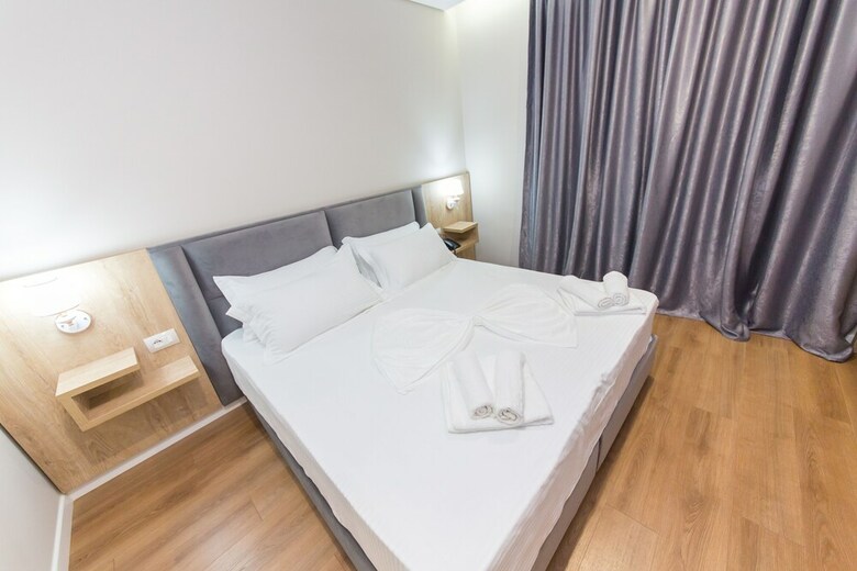 Class Hotel