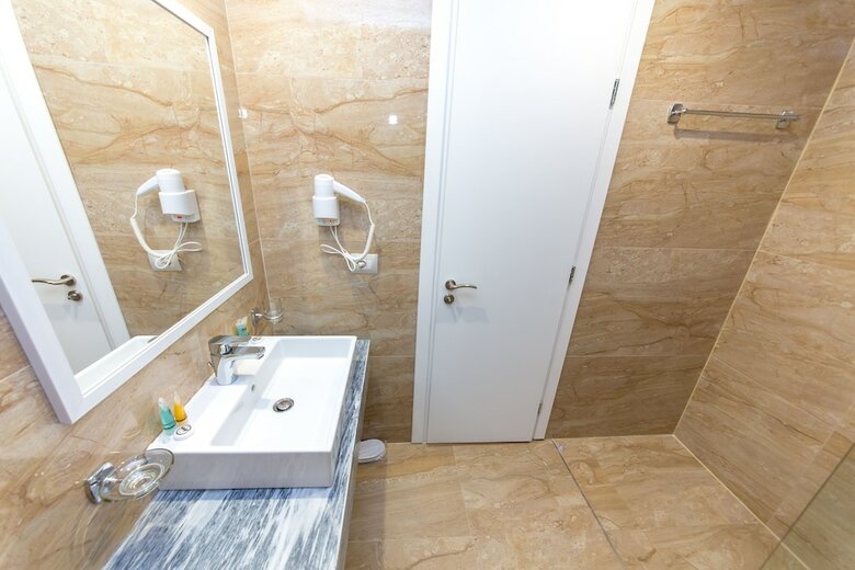 Class Hotel