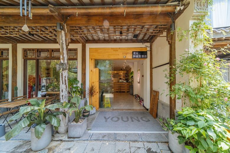 Hotel Young Inn