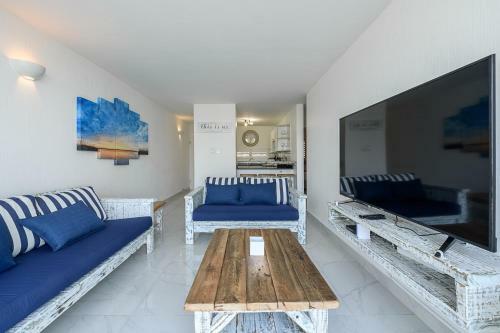 Apartamentos Chakas Cove