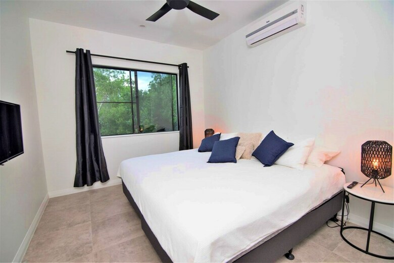 Isle Be Back Waterfront Luxury With Pool