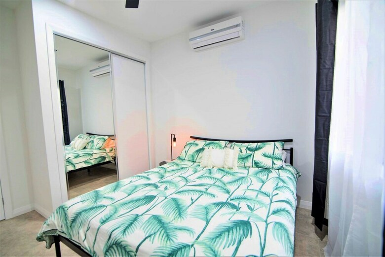 Isle Be Back Waterfront Luxury With Pool