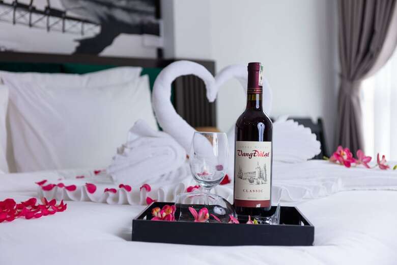 Hanoi Lullaby Hotel & Travel