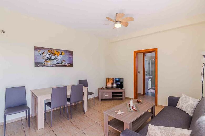 Sifnos- Spacious 2-bedroom House With Fantastic Yard!