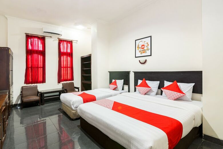 Hostal Oyo 1212 Hotel Pakuning