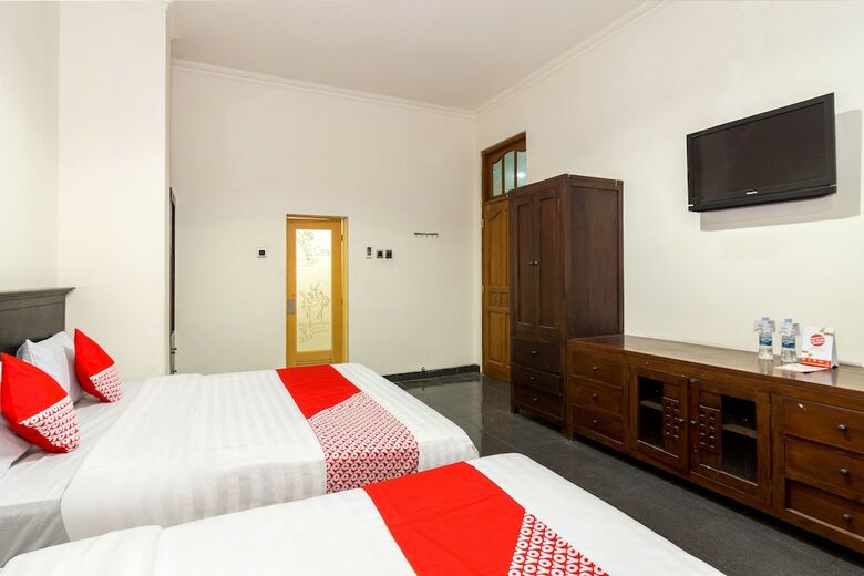 Hostal Oyo 1212 Hotel Pakuning