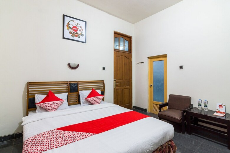 Hostal Oyo 1212 Hotel Pakuning