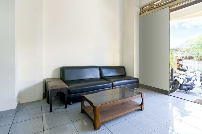 Hostal Oyo 1212 Hotel Pakuning