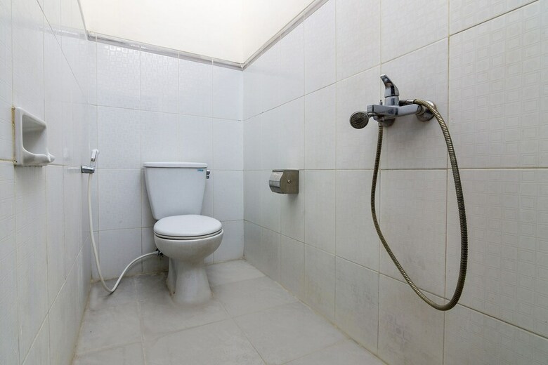Hostal Oyo 1212 Hotel Pakuning