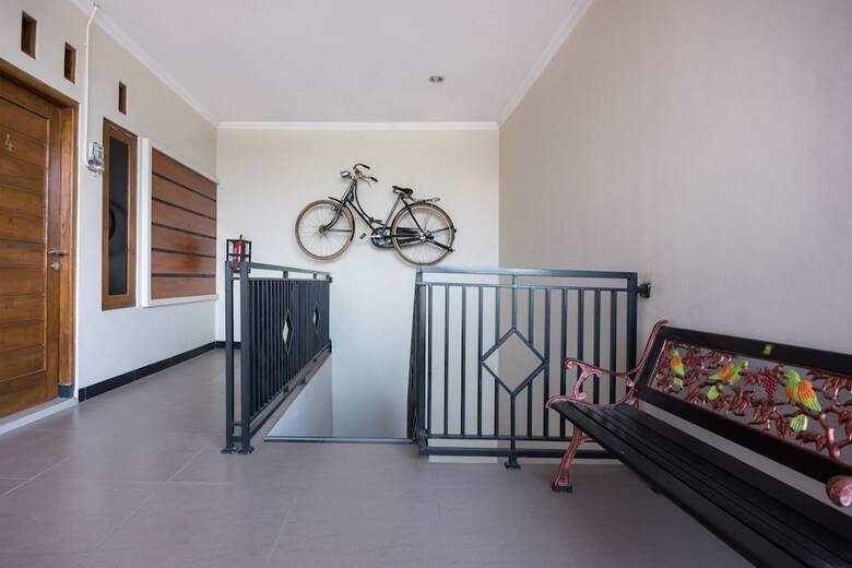 Hostal Oyo 1226 Al Abror Homestay