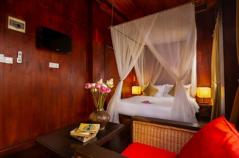 Hotel Watdamnak House
