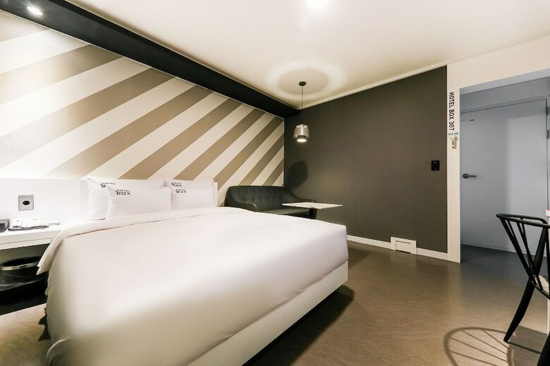 Hotel Box