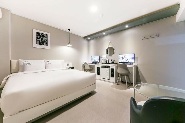 Hotel Box