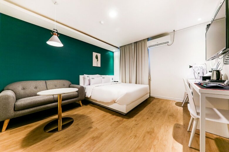 Hotel Box