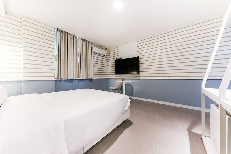 Hotel Box