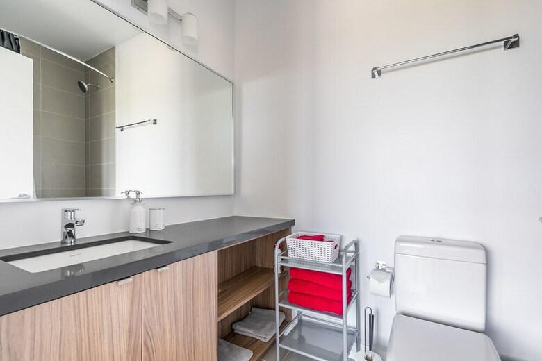 Simply Comfort Charming Yorkville Condos