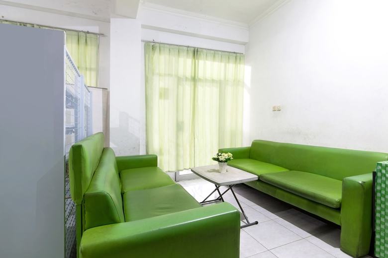 Hostal Oyo 1242 Penginapan Rb Syariah