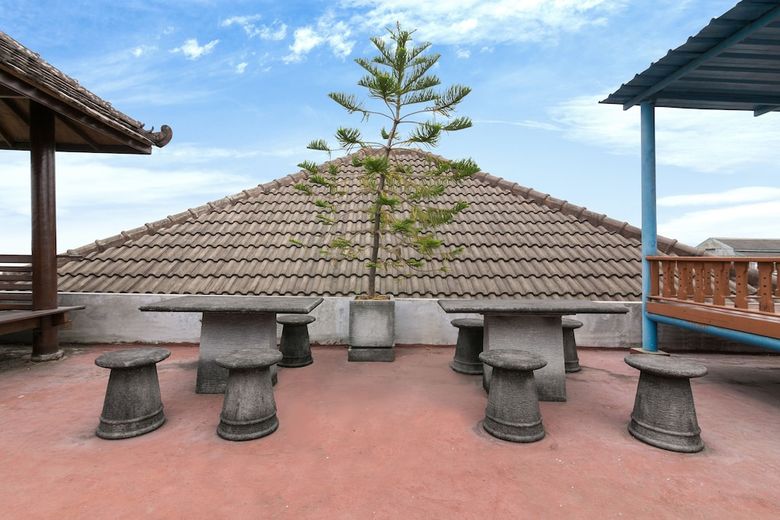 Hostal Oyo 1242 Penginapan Rb Syariah