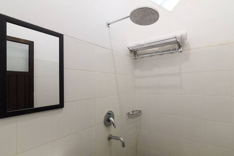 Hostal Oyo 1242 Penginapan Rb Syariah