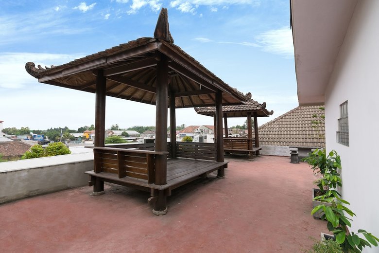 Hostal Oyo 1242 Penginapan Rb Syariah