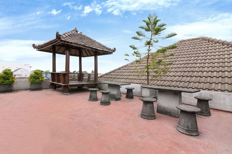 Hostal Oyo 1242 Penginapan Rb Syariah
