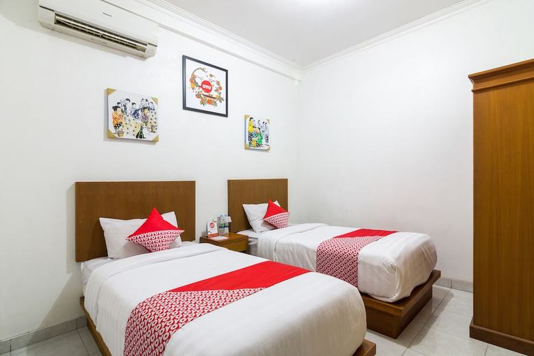 Hostal Oyo 1242 Penginapan Rb Syariah