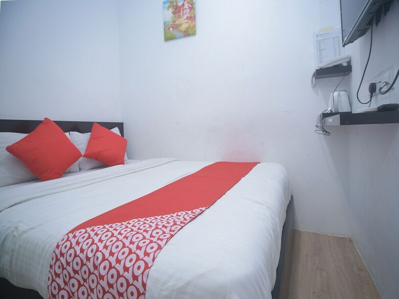 Oyo 44052 Seven Hotel