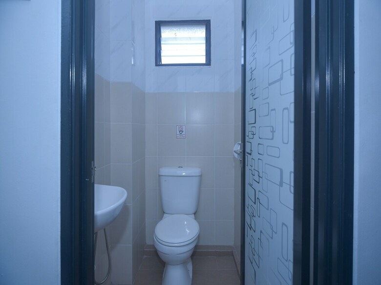 Oyo 44052 Seven Hotel