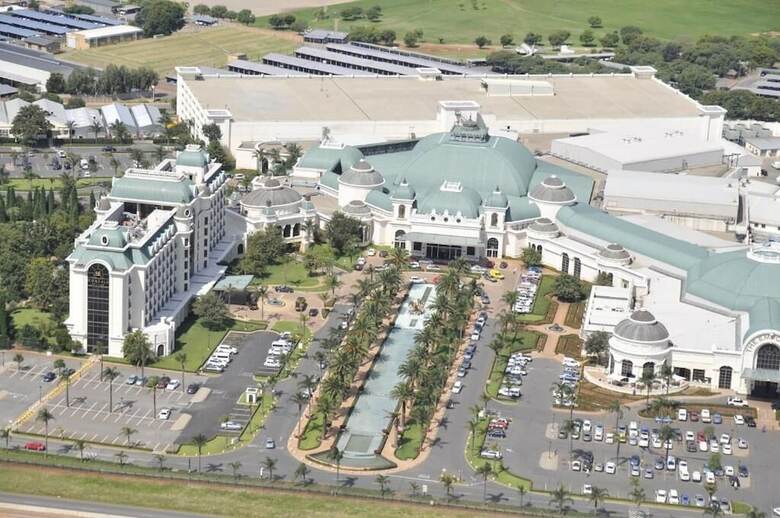 Hotel Peermont Metcourt At Emperors Palace
