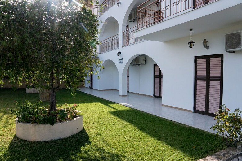 Aparthotel Mejanis