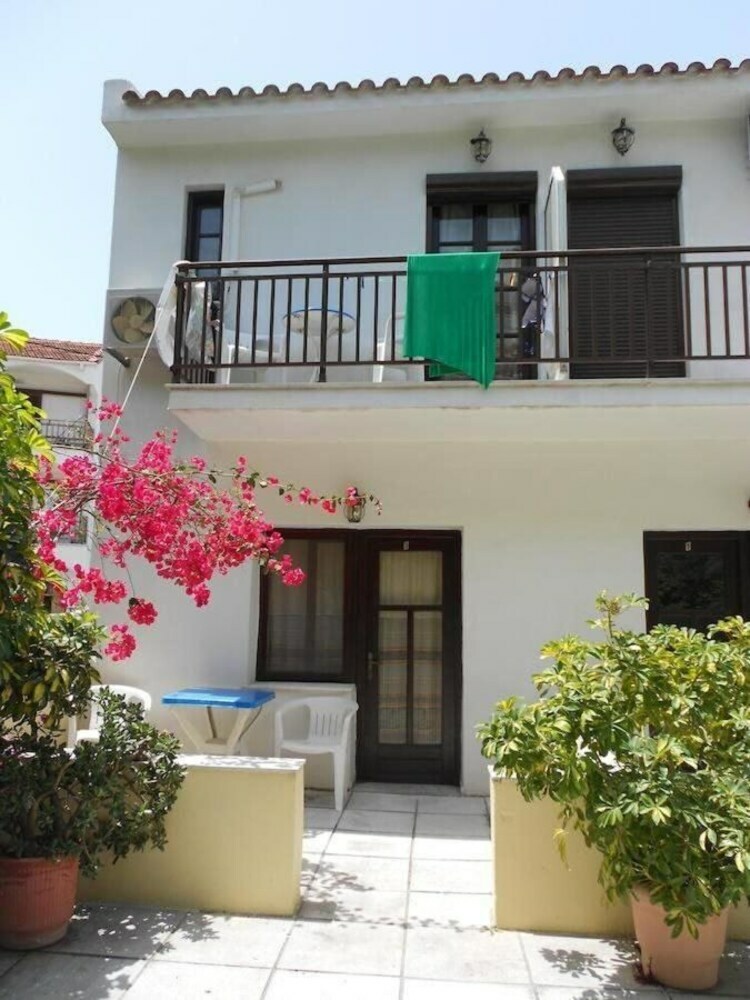 Frini Apartments