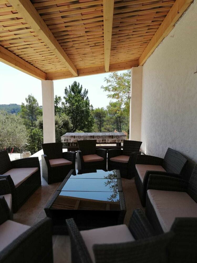 Villa La Pin�de