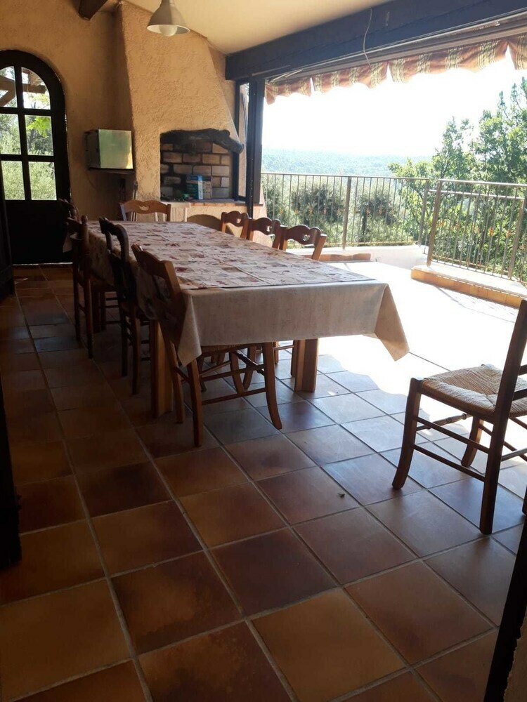 Villa La Pin�de