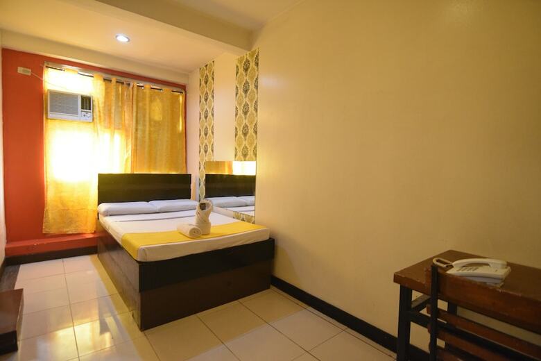 Cosmo Hotel - Padre Campa