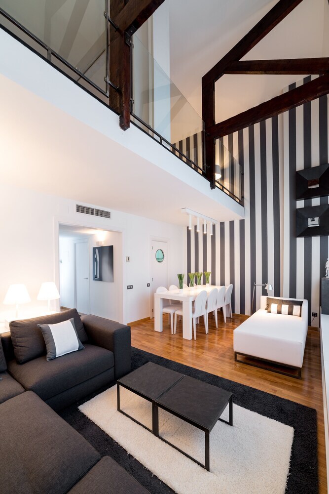 Apartamentos Balmes - �tico Con Piscina Privada En Barcelona