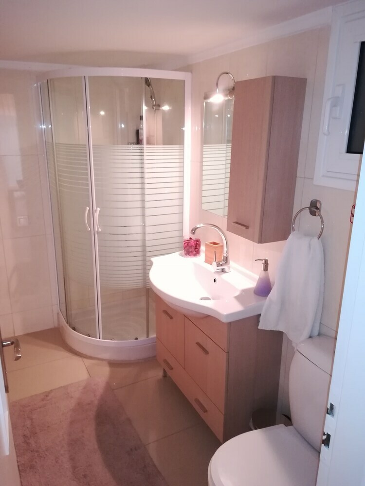 Modern Apartment In Piraeus