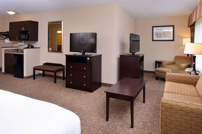 Hotel Holiday Inn Express And Suites Fairmont