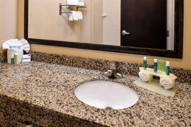 Hotel Holiday Inn Express And Suites Fairmont