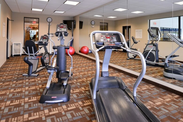 Hotel Holiday Inn Express And Suites Fairmont