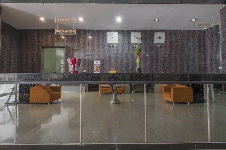 Oyo 1081 Allson City Hotel Makassar