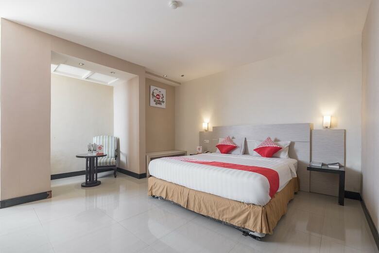 Oyo 1081 Allson City Hotel Makassar