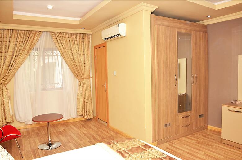 Top Rate Hotel