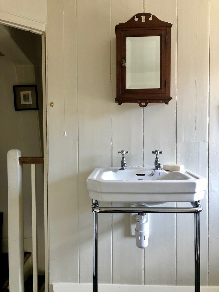 Dot Cottage