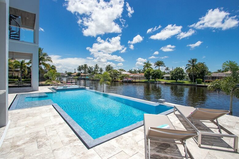 Villa Cosmopolitan By Vacationhit