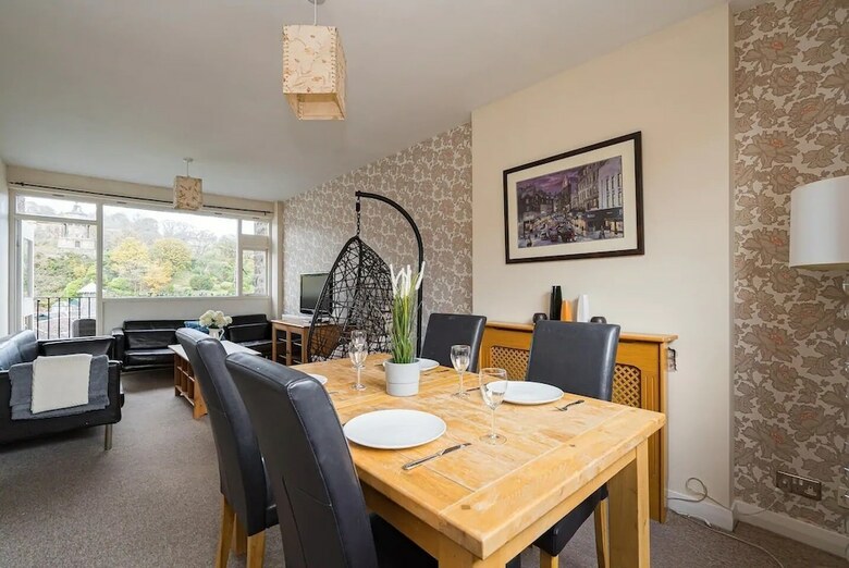 Royal Mile 2br Apartment Private Balcony