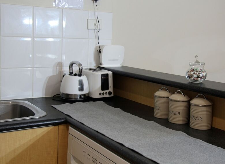 Adelaide Central Apartment - 3br, 2bath & Carpark