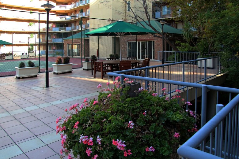 Adelaide Central Apartment - 3br, 2bath & Carpark