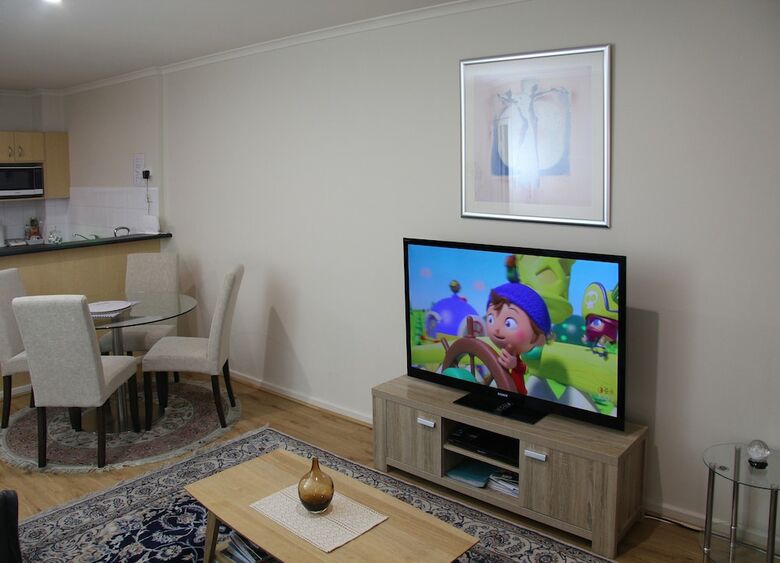 Adelaide Central Apartment - 3br, 2bath & Carpark